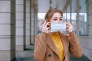 5 najważniejszych powodów, dla których warto nosić maski, gdy jesteś w zatłoczonych miejscach