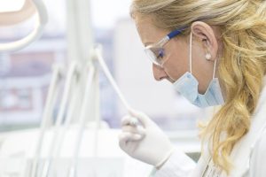Invisalign – jak działa niewidoczny aparat na zęby?